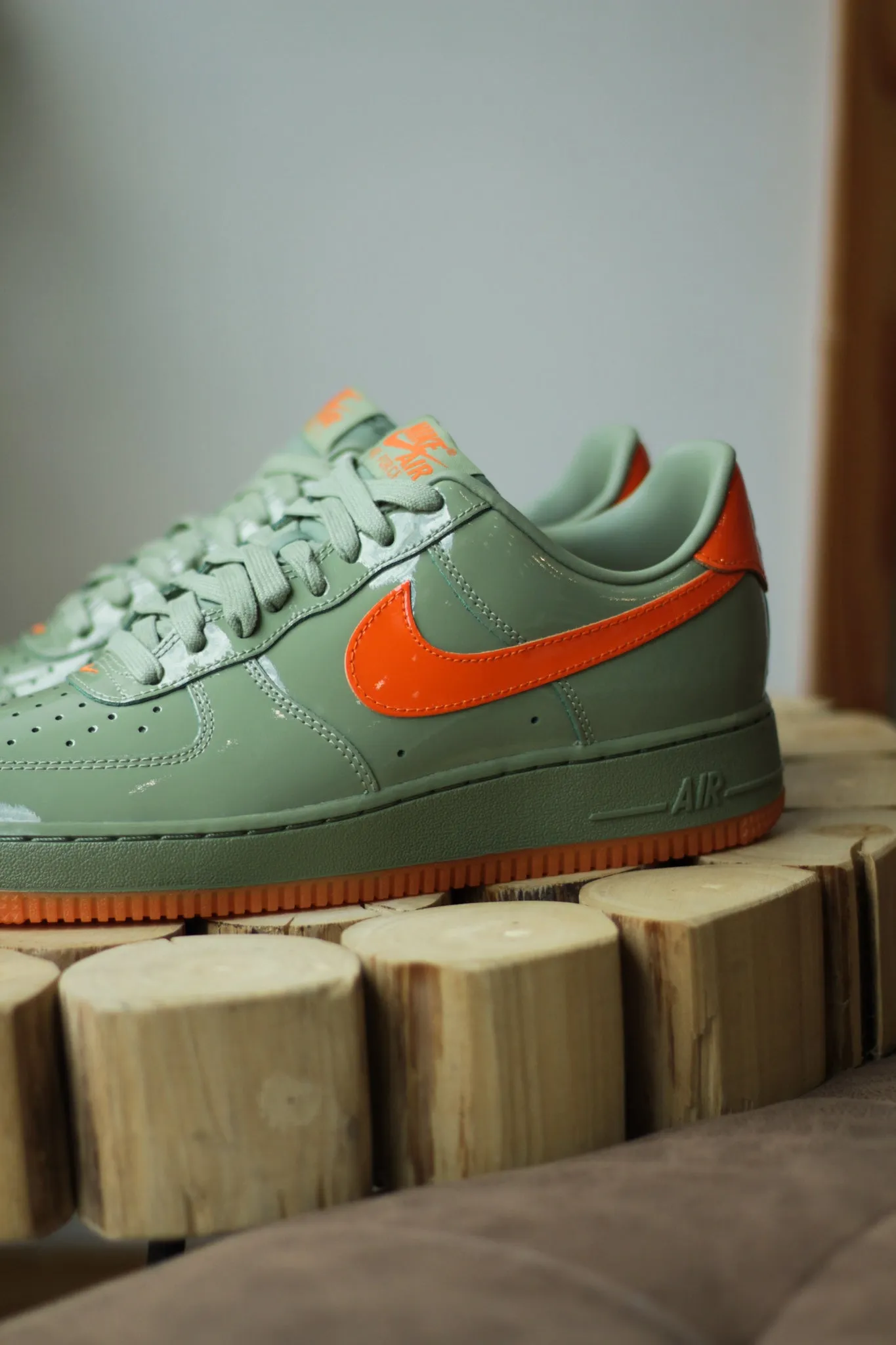 AIR FORCE 1 '07 PRM "OIL GREEN/SAFETY ORANGE"